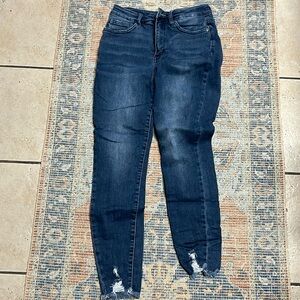Distressed skinny jeans